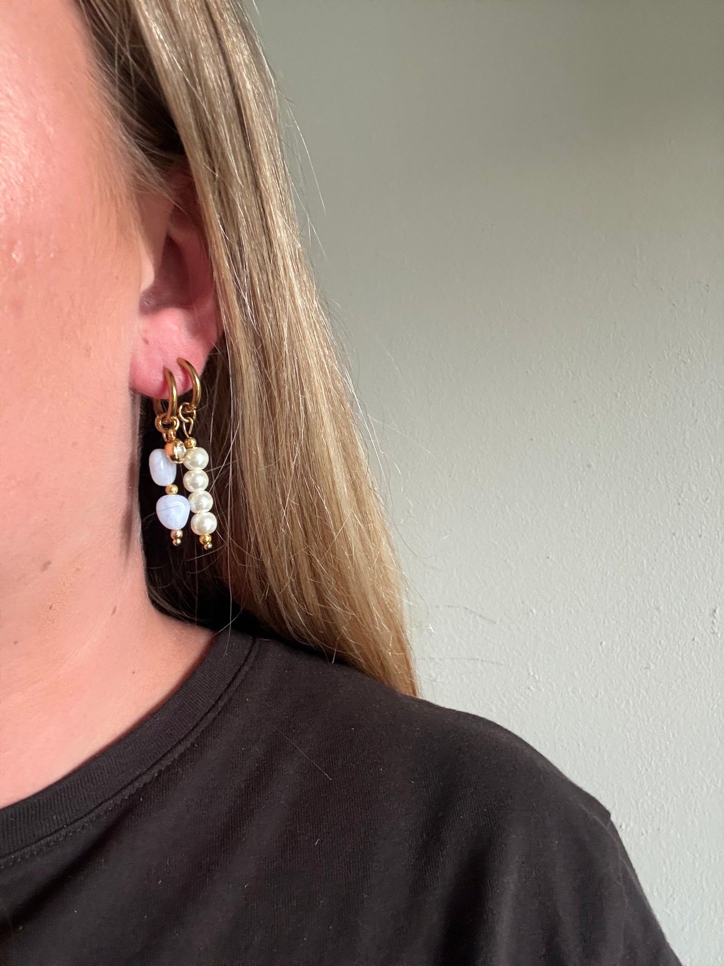 Aloura hoops zijn minimalistische en tijdloze oorbellen voor dagelijks gebruik
