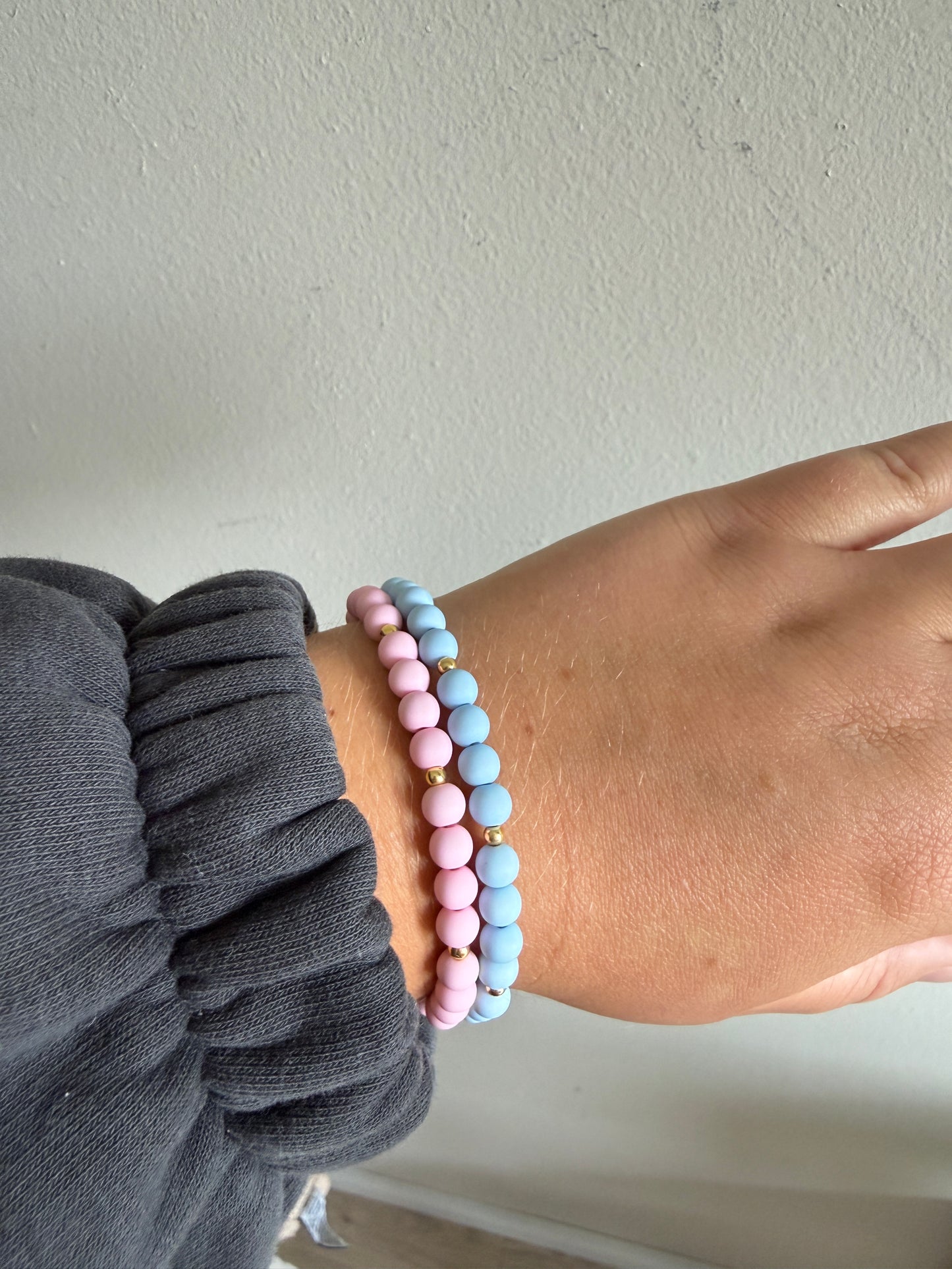 Azure armband is handgemaakt en stainless steel met blauwe kralen