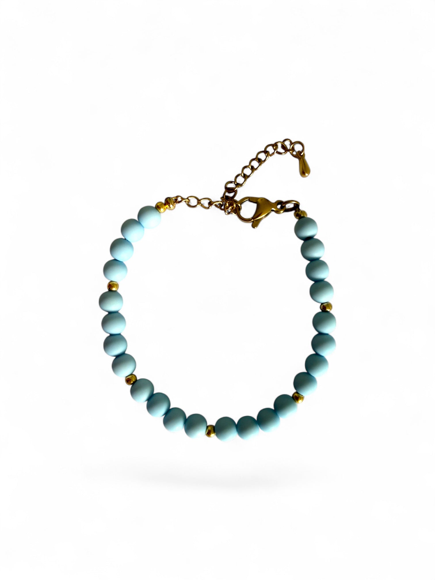 Azure armband is handgemaakt en stainless steel met blauwe kralen