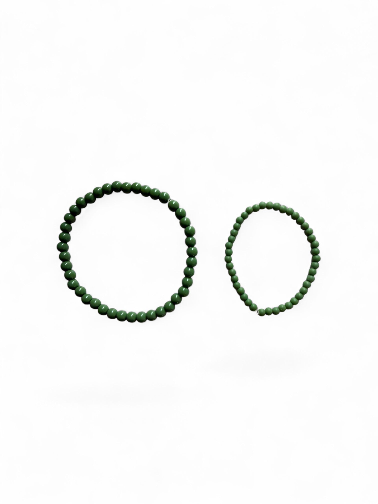 De forest set is een handgemaakte armband met donkergroene kralen