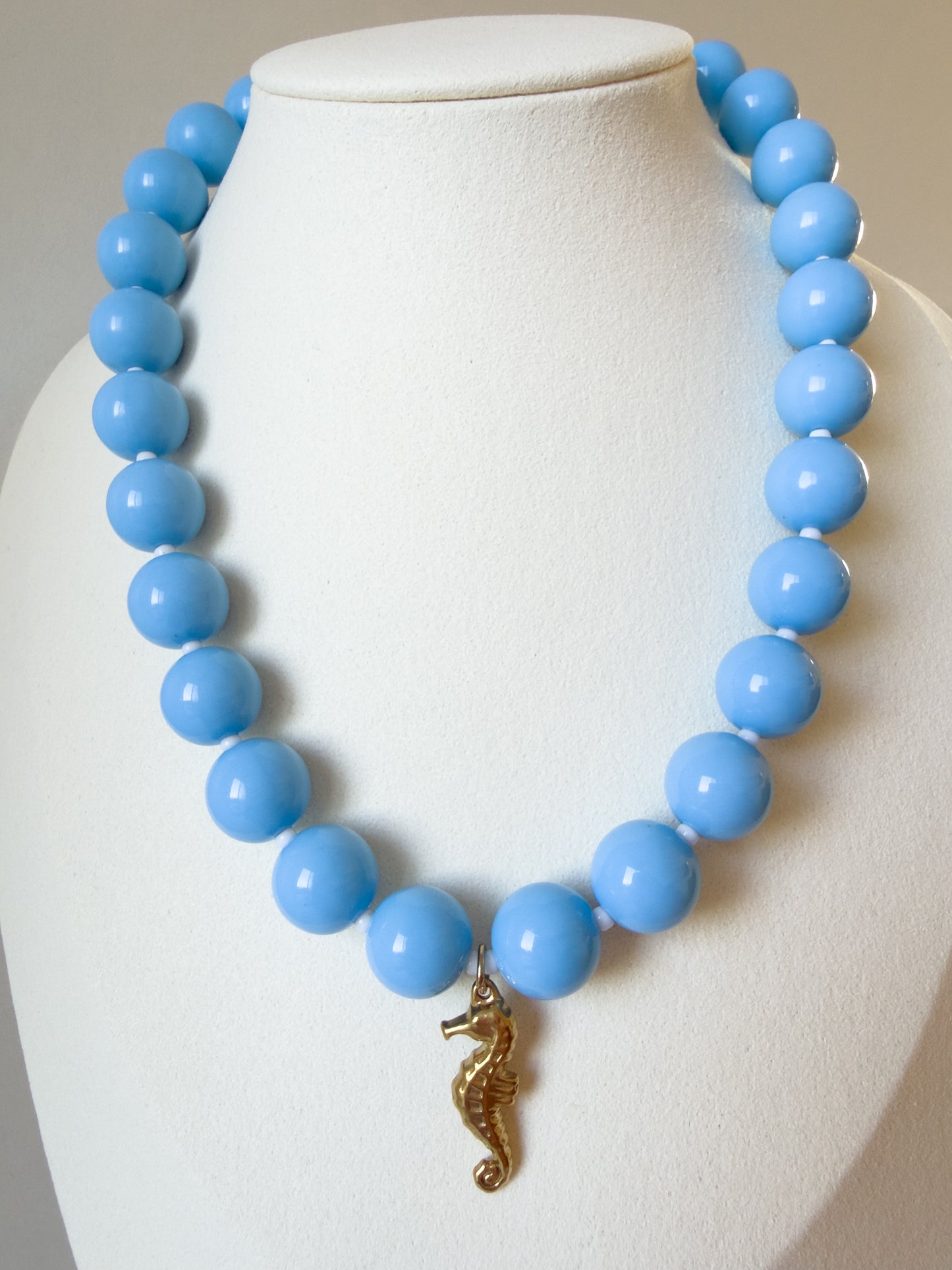 Isla ketting blauw met zeepaardje