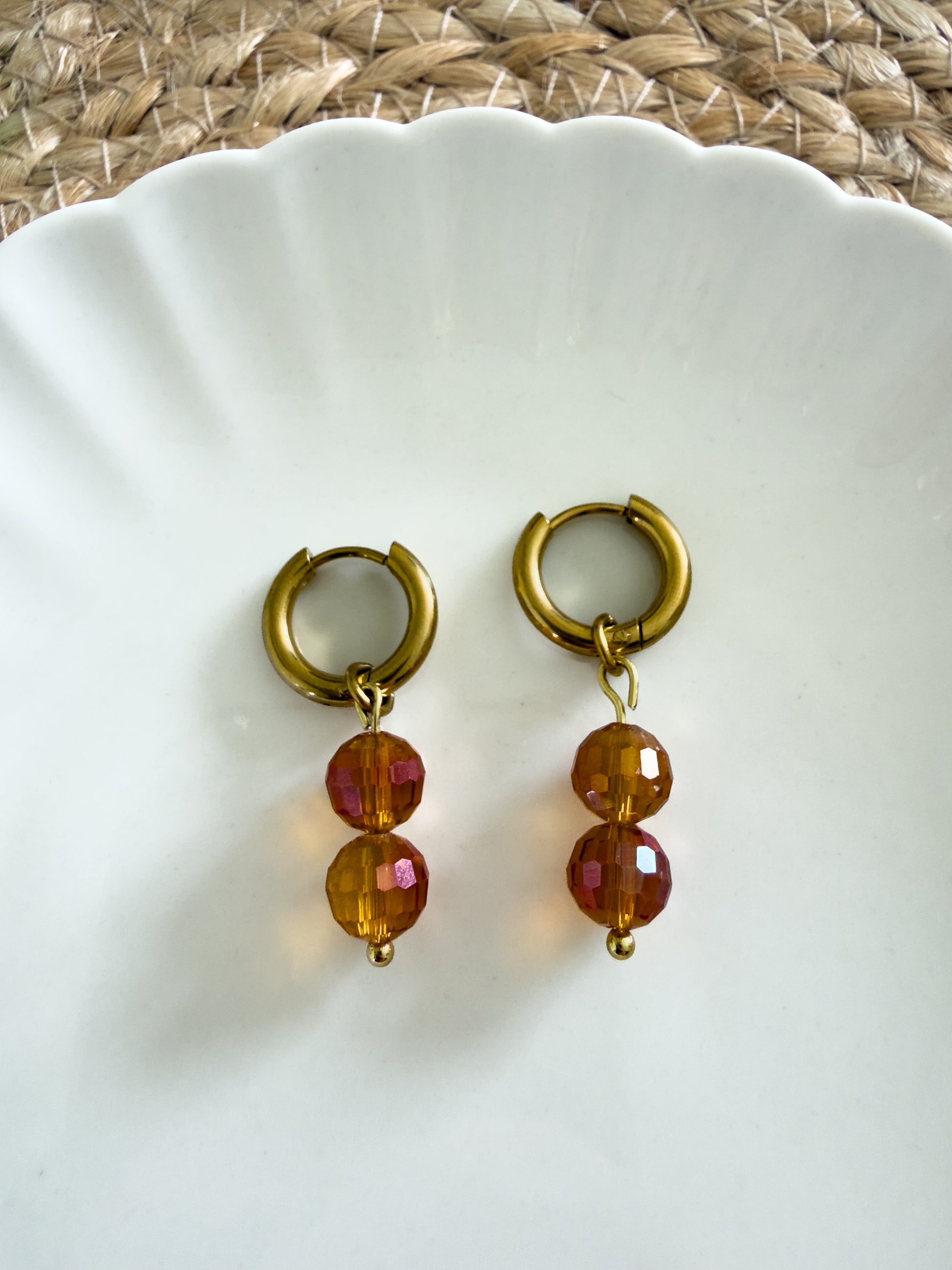 Liora classic gouden stainless steel oorbellen met kralen