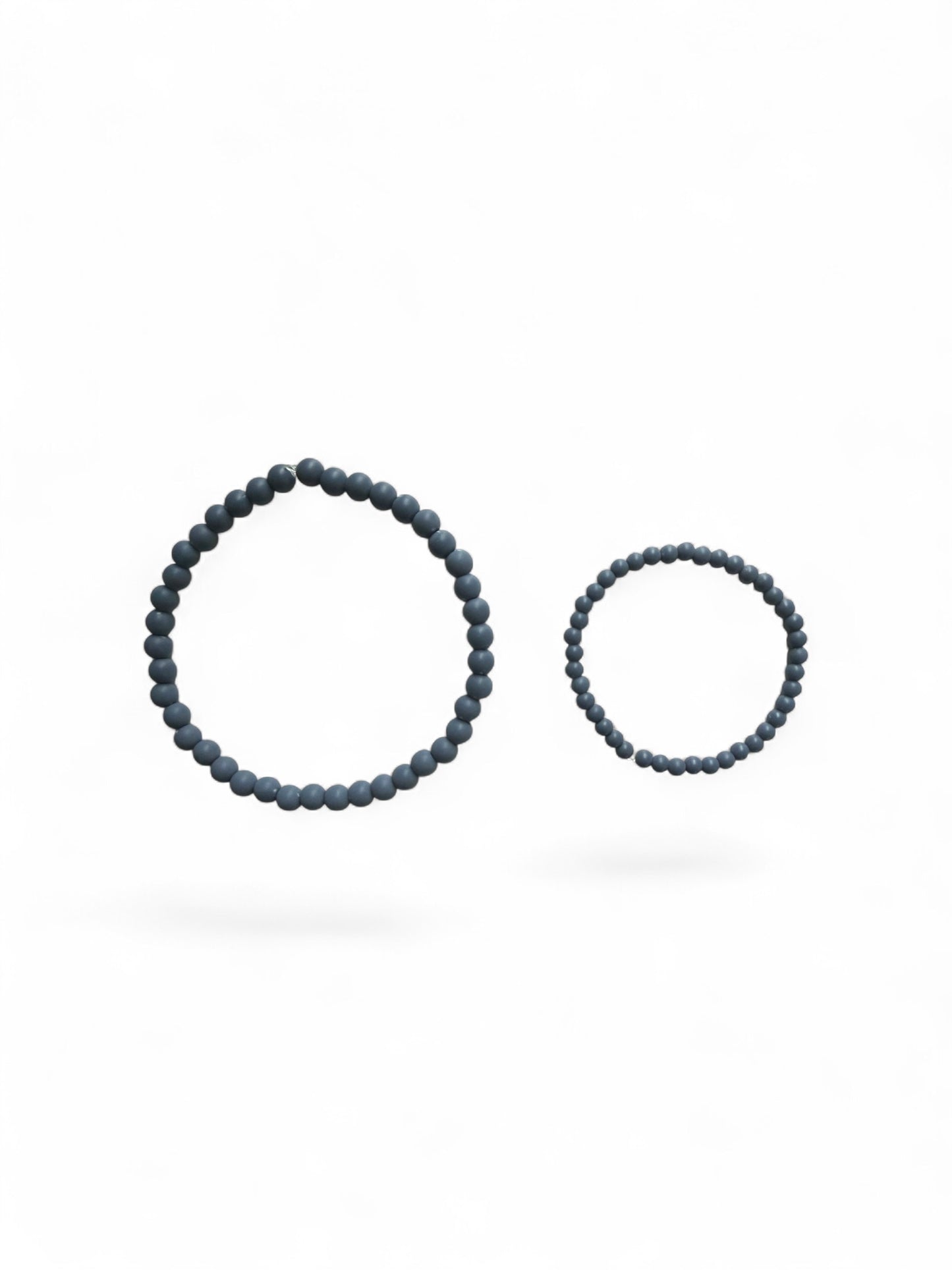 De ocean set is een armband met donkerblauwe kralen en te combineren met jouw mini