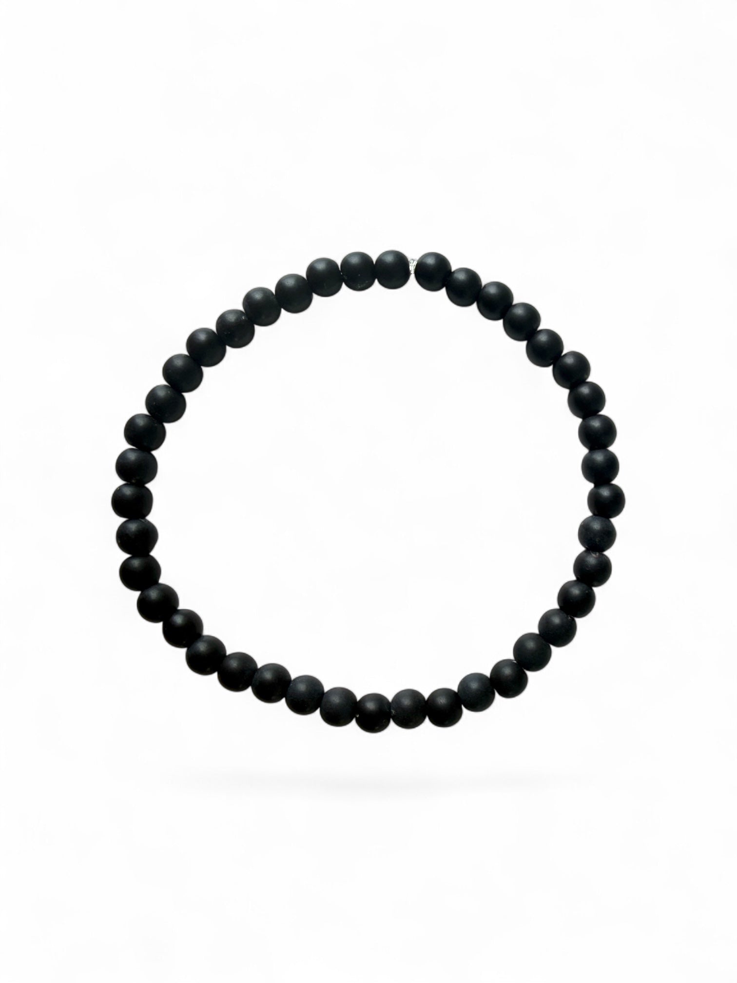 De onyx set is een handgemaakte armband voor volwassenen en hun mini’s in de kleur zwart. 